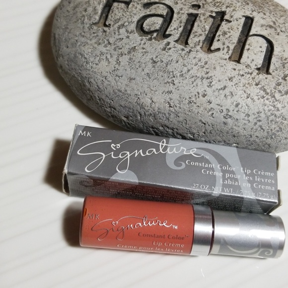 Mary kay signature lip creme - Picture 2 of 3